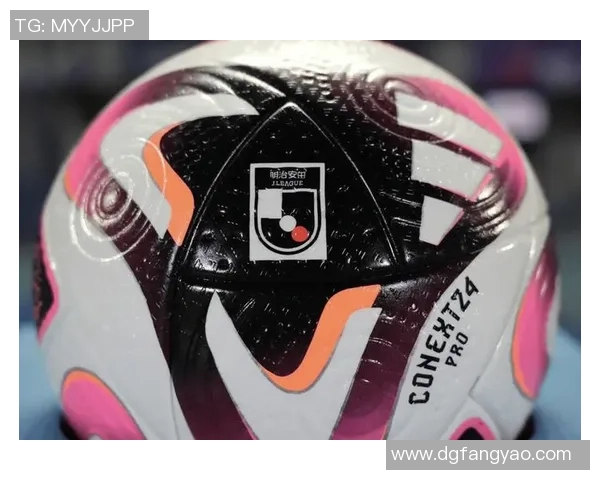 足球明星手腕上佩戴的神秘饰品揭晓背后的故事与意义